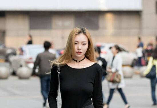 嫖鸡 不 戴 套 再内 射3 炮饭 店打 小工 的 2位少 妇闲 暇 时兼 职卖 肉宾 馆 前台 红 衣少 妇撩 了半 天成功 给 内射 了娇 喘说快 点给我